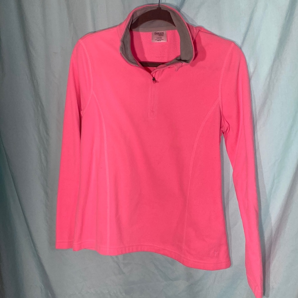 Size M pink pullover